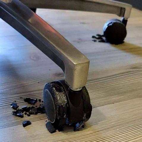 台灣好椅 - 椅輪脆化