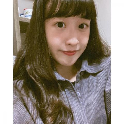 提供唱歌唱歌服務的專家侯品妤