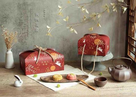 許芳慈 - #包裝設計
系列禮盒設計 (詳見作品集) 許芳慈 - #包裝設計
系列禮盒設計 (詳見作品集)