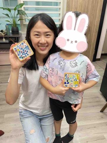 李旻其 - 與小朋友一起做馬賽克杯墊