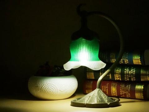 普馨國際實業社 - 桌上檯燈設計