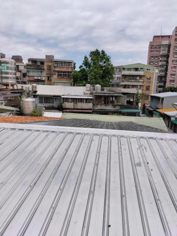 承發工程 - 頂樓換白鐵浪板完工照