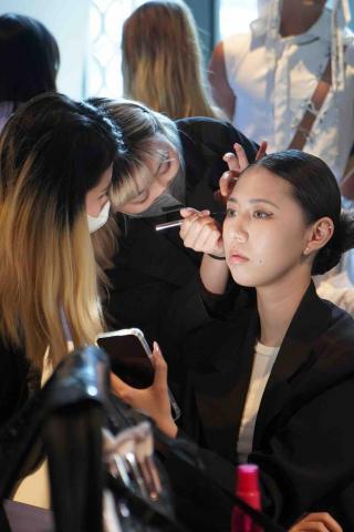 吳甄妮 - 幫秀場模特化妝