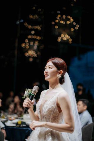 提供應徵服務的專家婚禮主持Nicole