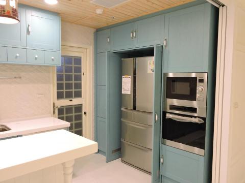 登宇空間規劃工程有限公司 - 新屋裝潢:廚房系統櫃設計裝修 登宇空間規劃工程有限公司 - 新屋裝潢:廚房系統櫃設計裝修