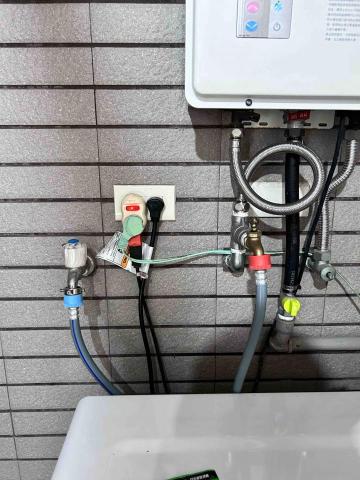 余玄輝 - 洗衣機熱水專用龍頭改管施作