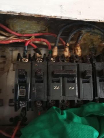 嘉澤滅鼠封堵防治工程 - 左側20A斷路器更新 嘉澤滅鼠封堵防治工程 - 左側20A斷路器更新