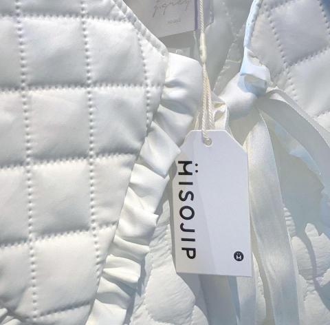 故事設計 STORY LAB - 台北中山韓國服飾品牌 | MISOJIP微笑家 品牌設計
店內實拍 LOGO吊牌應用
更多作品於IG: aguo_storylab