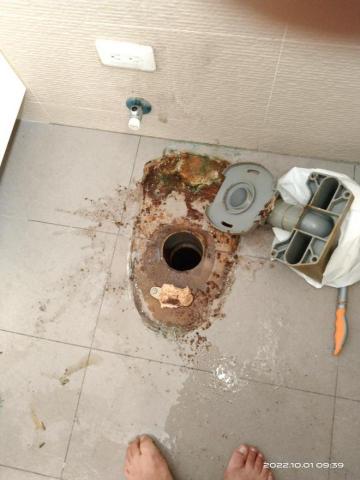 威辰企業社 - 之前馬桶沒裝好換新