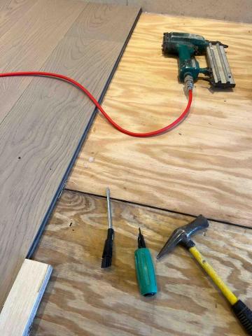 劉家宏 - 海島型木地板安裝