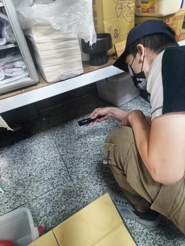 匠殺蟲病媒防治有限公司 - 餐廳廚房蟑螂處理，仔細尋找孳生源