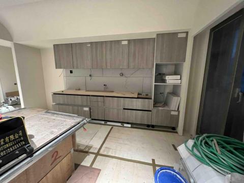 劉家宏 - 系統櫃安裝