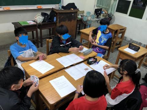 邱文陞 - 遊戲化教學設計，透過撲克牌結合數學，讓學生去理解最大公因數與最小公倍數。