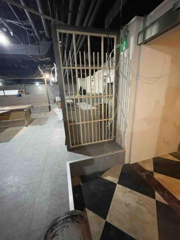 家油塗裝 - 桃園燒肉店 木格柵噴透明消光面漆，牆面得利奶茶色