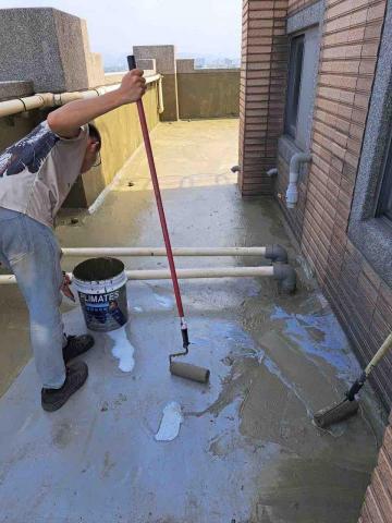 李晟銓 - 第一道防水底漆塗佈