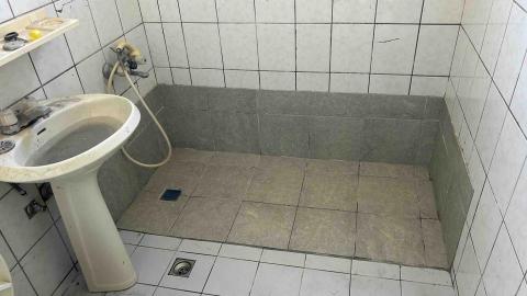 黃維誠 - 浴缸拆除 防水工程施作 泥作貼磚