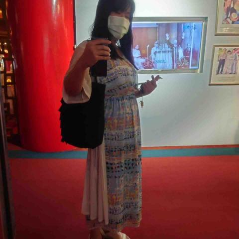 光鹽個人文字工作室 - 自己為觀摩室內設計風格在圓山飯店的自拍照。