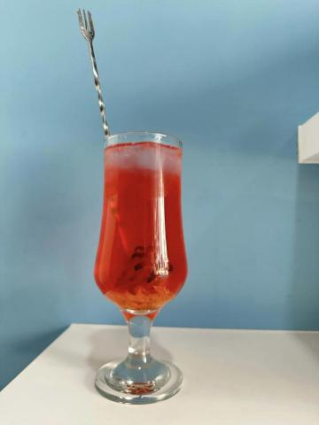 劉謹華 - 空氣感女孩的花系飲品
在地小農植種洛神花