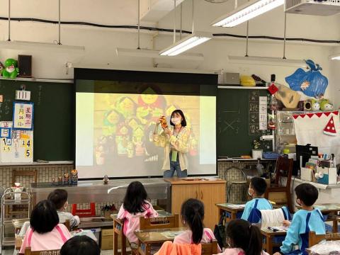 Abby Tsai - 至國小講述俄羅斯童話故事及教授基礎俄文