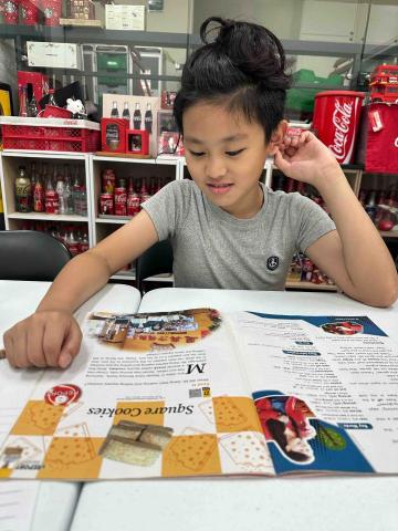 駱駝英文|專業家教小班及一對一 - 小四同學快樂地和我討論方塊酥(大家說英語雜誌) 駱駝英文|專業家教小班及一對一 - 小四同學快樂地和我討論方塊酥(大家說英語雜誌)