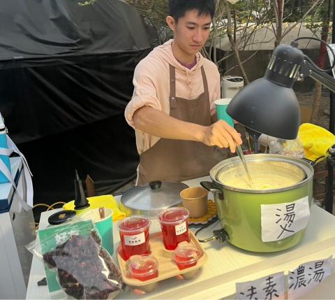 劉謹華 - 謝謝大朋友小朋友支持新開幕幸運的我們 :  ) 