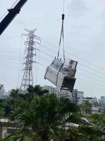 金探吉搬家公司 - 機器設備遷移吊車服務