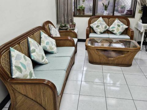 凡蓉精品藝術修護美容/居家店面裝璜瑕疵舊翻新/傢俱皮件精品美 - 藤椅清潔翻新+椅墊重作 凡蓉精品藝術修護美容/居家店面裝璜瑕疵舊翻新/傢俱皮件精品美 - 藤椅清潔翻新+椅墊重作