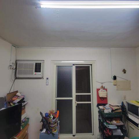 劉信志 - 有家用配電盤外借一組冷氣插座走明線
