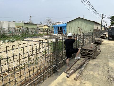 賴冠銘 - 圍牆工程-模板及鋼筋
