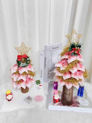哆萌禮品屋 - 浪漫的聖誕節必須有浪漫的禮物❤️
絕對不會被打槍的聖誕禮物

大器禮物首選36張（大樹）
小資族可以選18張（小樹）
若想當擺設、裝飾、床頭燈?
推薦加購玻璃罩可以防止灰塵❤️