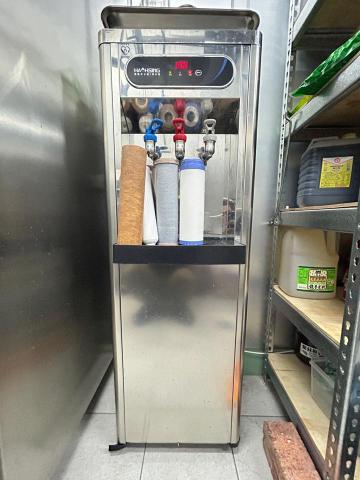 淨水工匠 - 落地式冰溫熱飲水機安裝保養