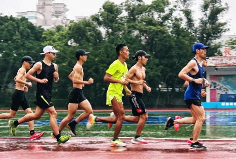 Person 個人化跑步訓練 - 訓練是種日常，享受跑步帶來的感動?