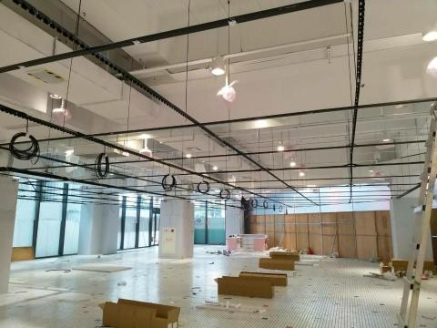 王經理 - 連鎖商家水電工程：拉線牽電、骨架工程、燈具安裝