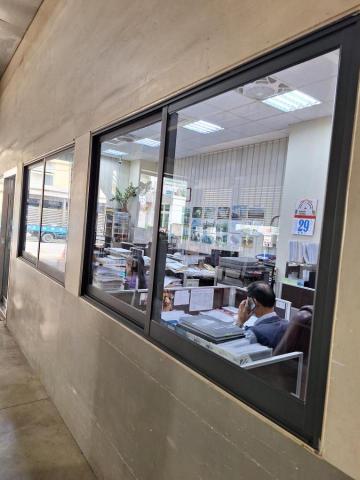 潘峙蓚 - 辦公室玻璃清潔