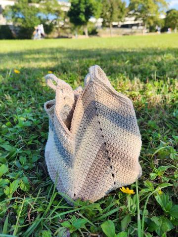 珍珍日上 - 氣球包。簡單的幾個勾針織法，就能造就出一個獨一無二的小提袋，什麼時候用都好用!