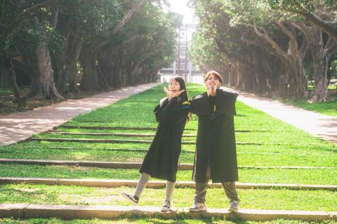 邱建維 - 學士服畢業寫真