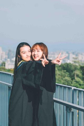 邱建維 - 學士服寫真