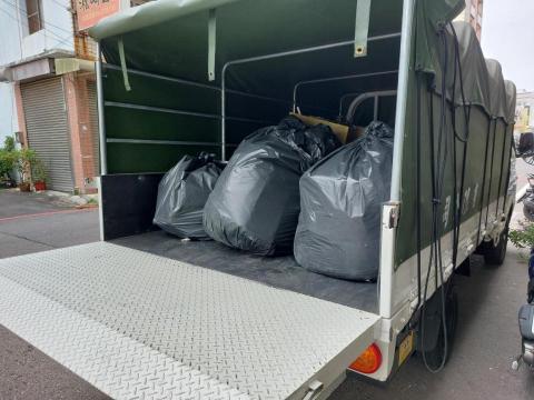 沐陞工程有限公司(專營太陽光電、裝潢設計及環保清潔工程) - 嘉義市西區民權路-環保廢棄物清理現場照 沐陞工程有限公司(專營太陽光電、裝潢設計及環保清潔工程) - 嘉義市西區民權路-環保廢棄物清理現場照