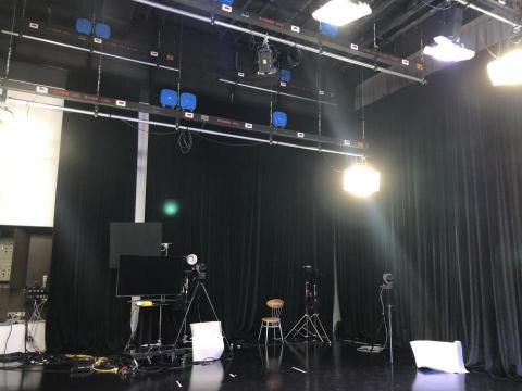 媲美電視台-挑高5.5米多元科技規格設備(A、B區攝影棚出租 - 