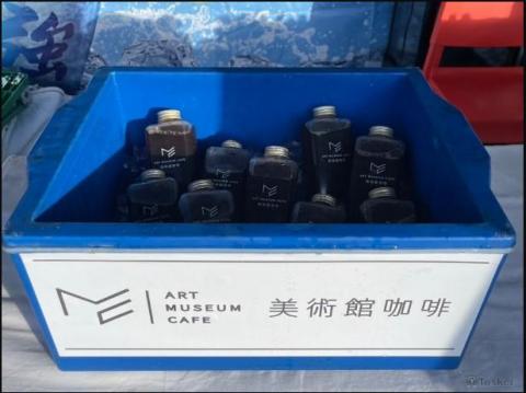 李香瑩 - 品牌形象維持，貼紙設計