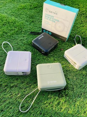 崔普小哀 - Geyan 格衍數位 萬用行動電源