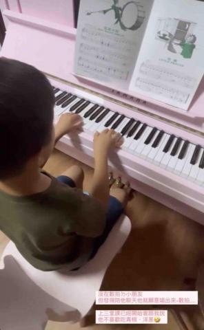 林姿萱 - 從一開始上課緊張到哭，到現在可以好好溝通，並且達到上課的彈奏要求。