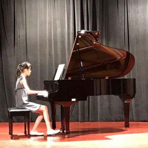 侯貴鳳 - 公益表演