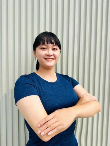 提供刮痧刀服務的專家私人教練Lily 