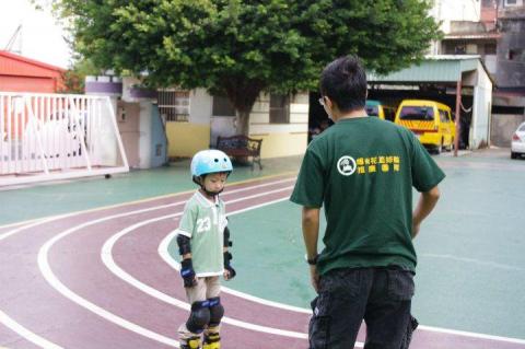 爆米花直排輪工作室 - 小淵教練細心教導(現任飛司特直排輪總教練)