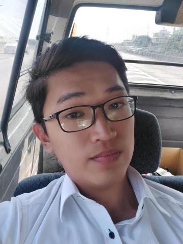 提供高爾夫陪打服務的專家陳俊元