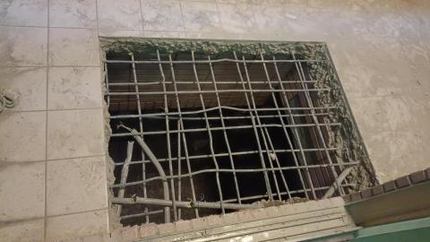 綋聖 - 高雄左營打送貨梯口