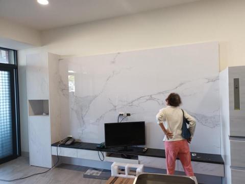㵆明室內裝潢 - 彷大理石電視牆 懸空電視抽 鞋櫃