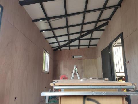 㵆明室內裝潢 - 鐵皮屋木紋板