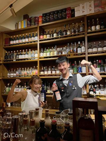 吳宗澤 - 在籠裏與客座調酒師的合照
美好的回憶 那天真的很好玩 吳宗澤 - 在籠裏與客座調酒師的合照
美好的回憶 那天真的很好玩